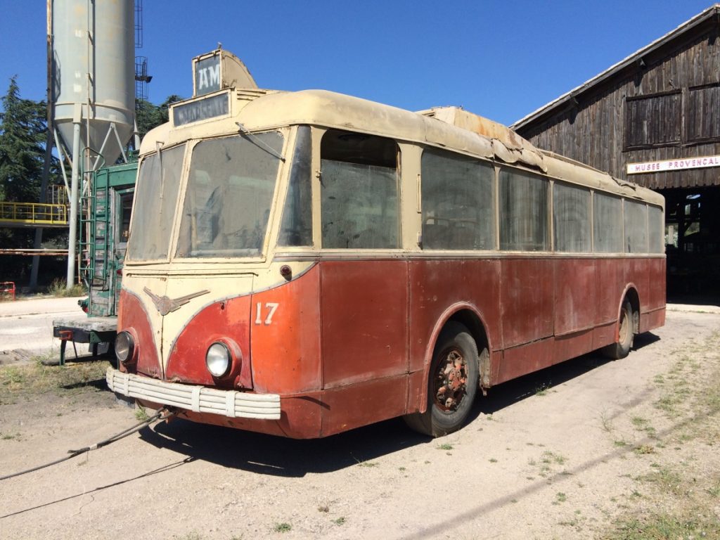 aix tourist trolley